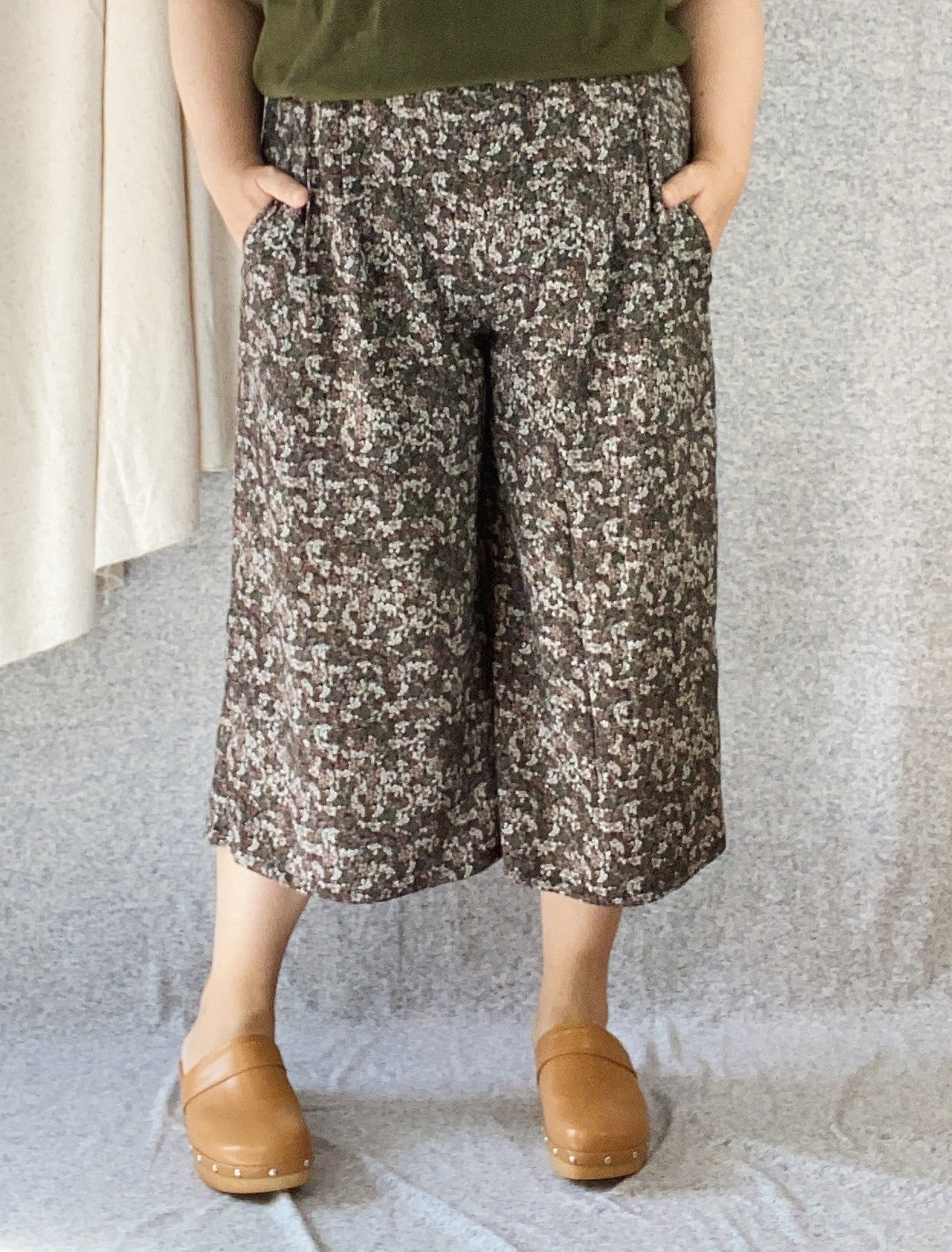 Patrón de costura Penélope: pantalón con goma y bolsillos en tallas de la 34 a la 54